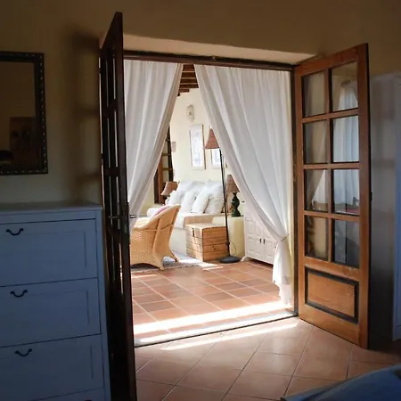 El Perinque Villa Femes